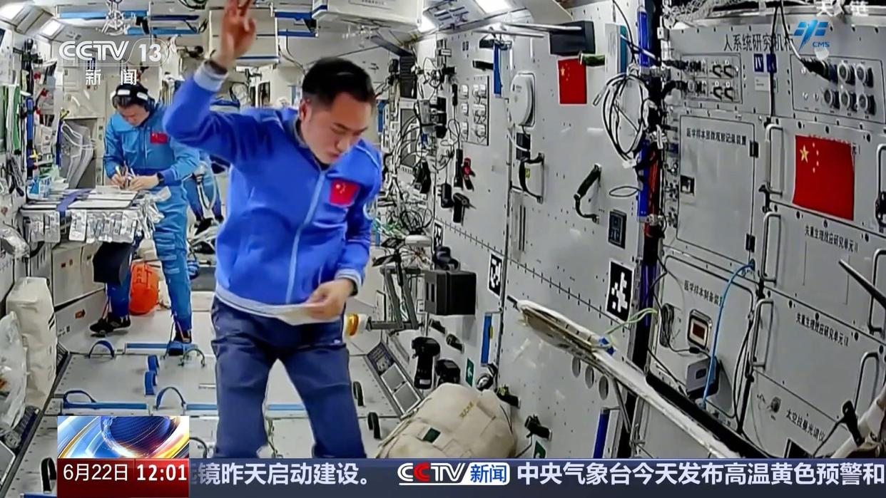神舟二十号航天员成功完成第二次太空出舱任务