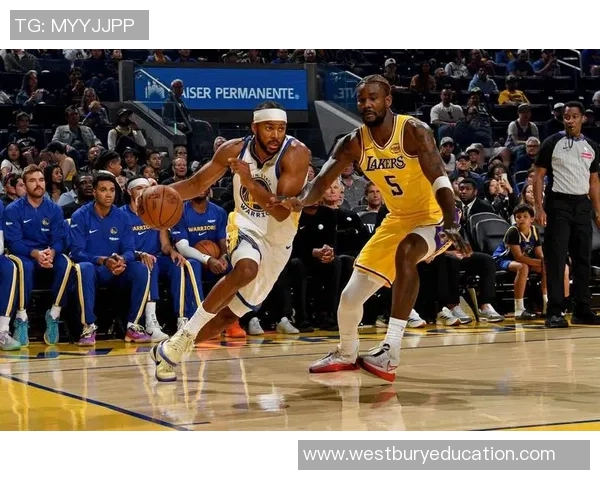 NBA半场：穆迪13分，勇士10分得分，勇士68-49大比分领先太阳